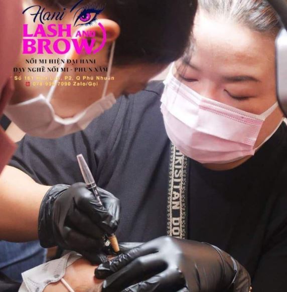 Chi phí học phun xăm thẩm mỹ khoảng bao nhiêu hợp lý?