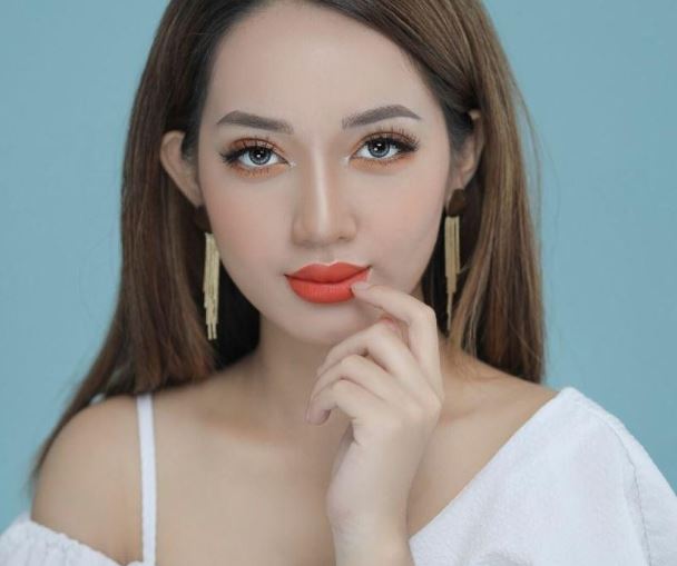 Phun môi màu cam đào khắc phục hiện tượng thâm, xỉn màu