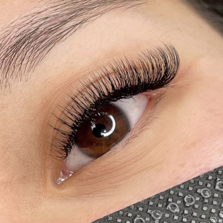 Nối mi kiểu Babydoll khiến người đối diện nhìn mòn con mắt