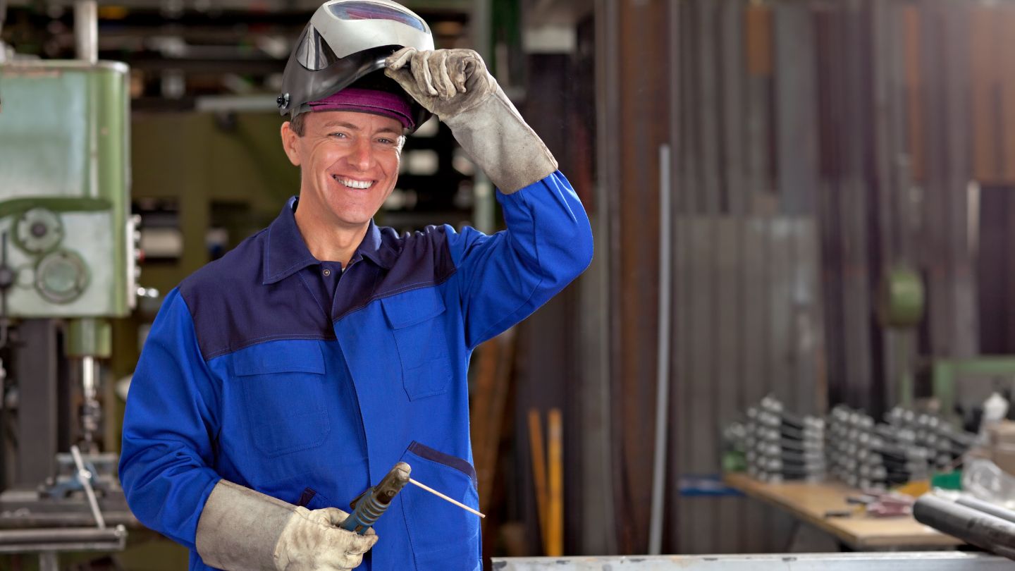 Trong quá trình hàn kỹ thuật viên cần chú ý bảo hộ và kiểm soát nhiệt độ nhằm đảm bảo an toàn lao động