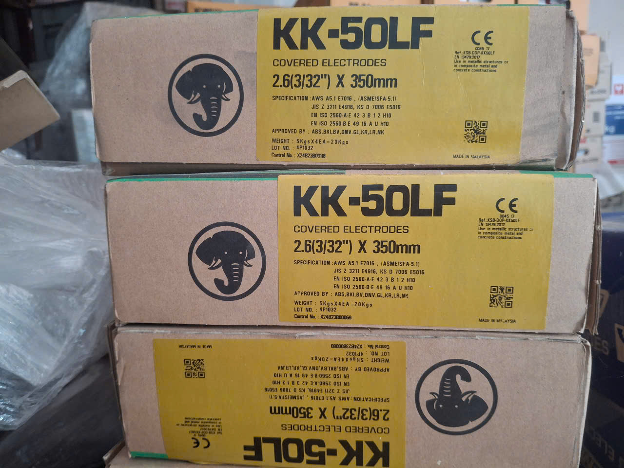 Bảo quản que hàn trong hộp carton của nhà sản xuất và đặt nơi khô thoáng 