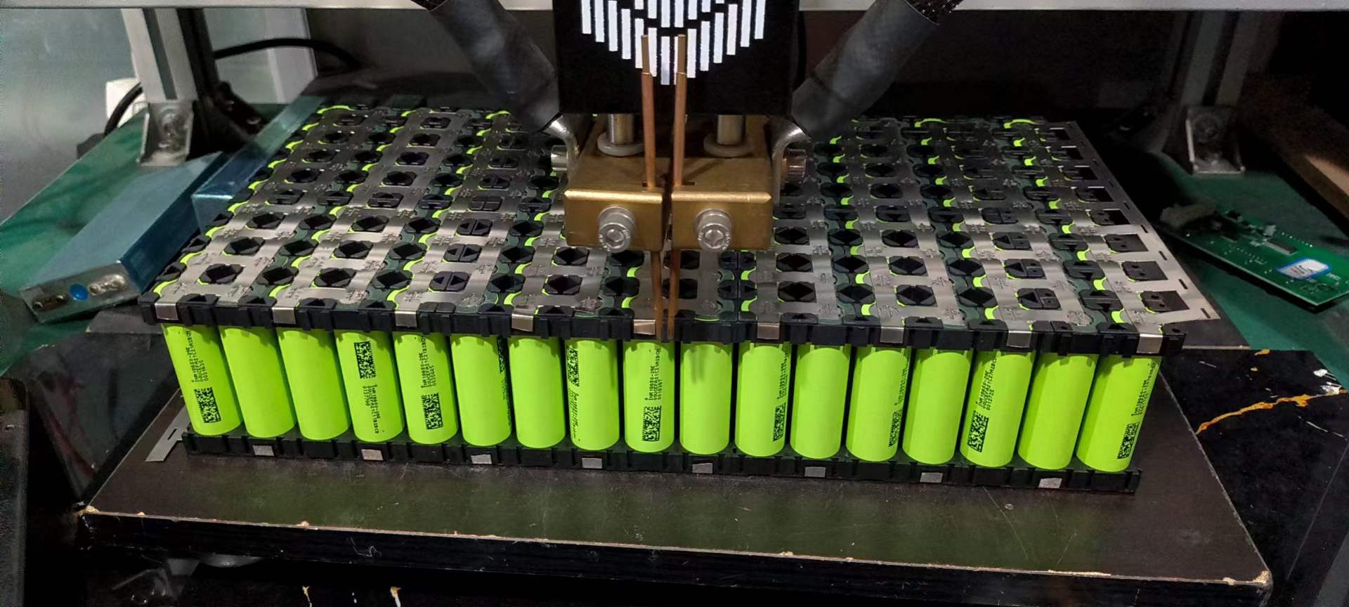 Dòng điện liên tục và dòng điện tức thời Pin xe điện