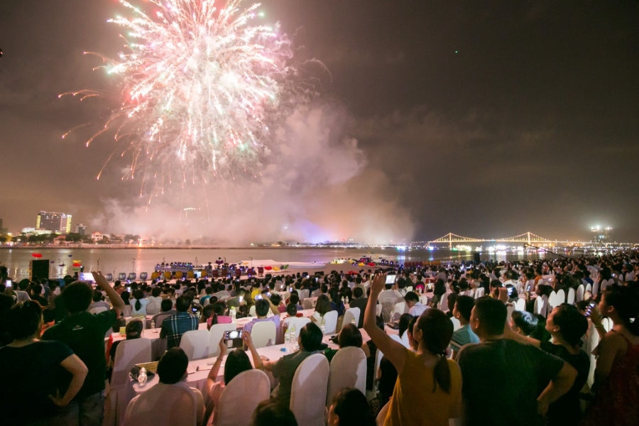 Sự kiện địa phương ghi dấu ấn nhờ kết hợp biểu diễn pháo hoa