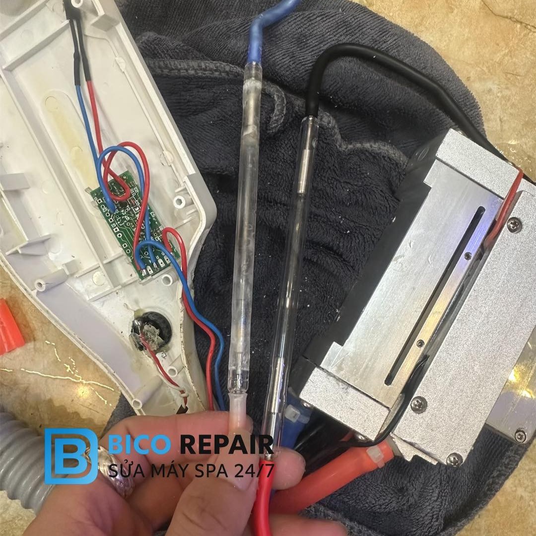 đây là bóng máy triệt lông trong tay cầm IPL OPT