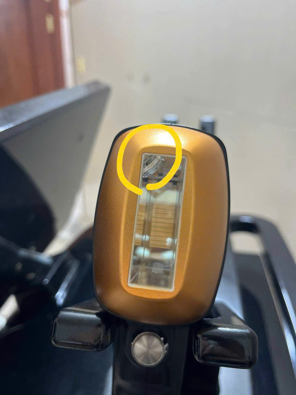 Sửa máy triệt lông diode laser bị vỡ đá tay cầm ở Hồ Chí Minh