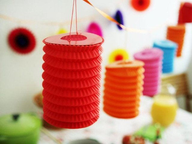 Hướng dẫn cách làm đèn lồng Trung thu theo 6 kiểu siêu đơn giản cho bé vui tết