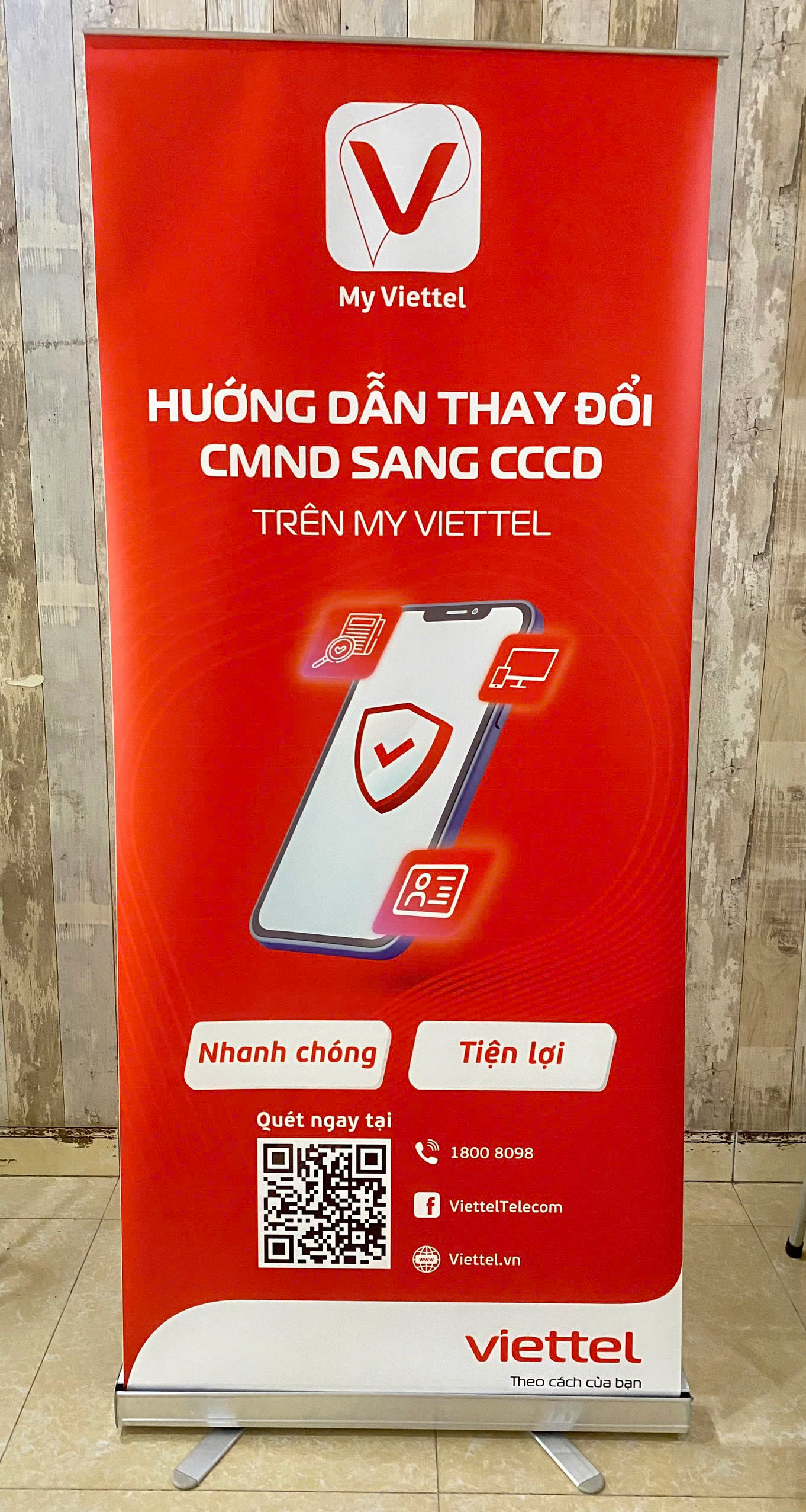 Standee | Quà Tặng Kim Cương