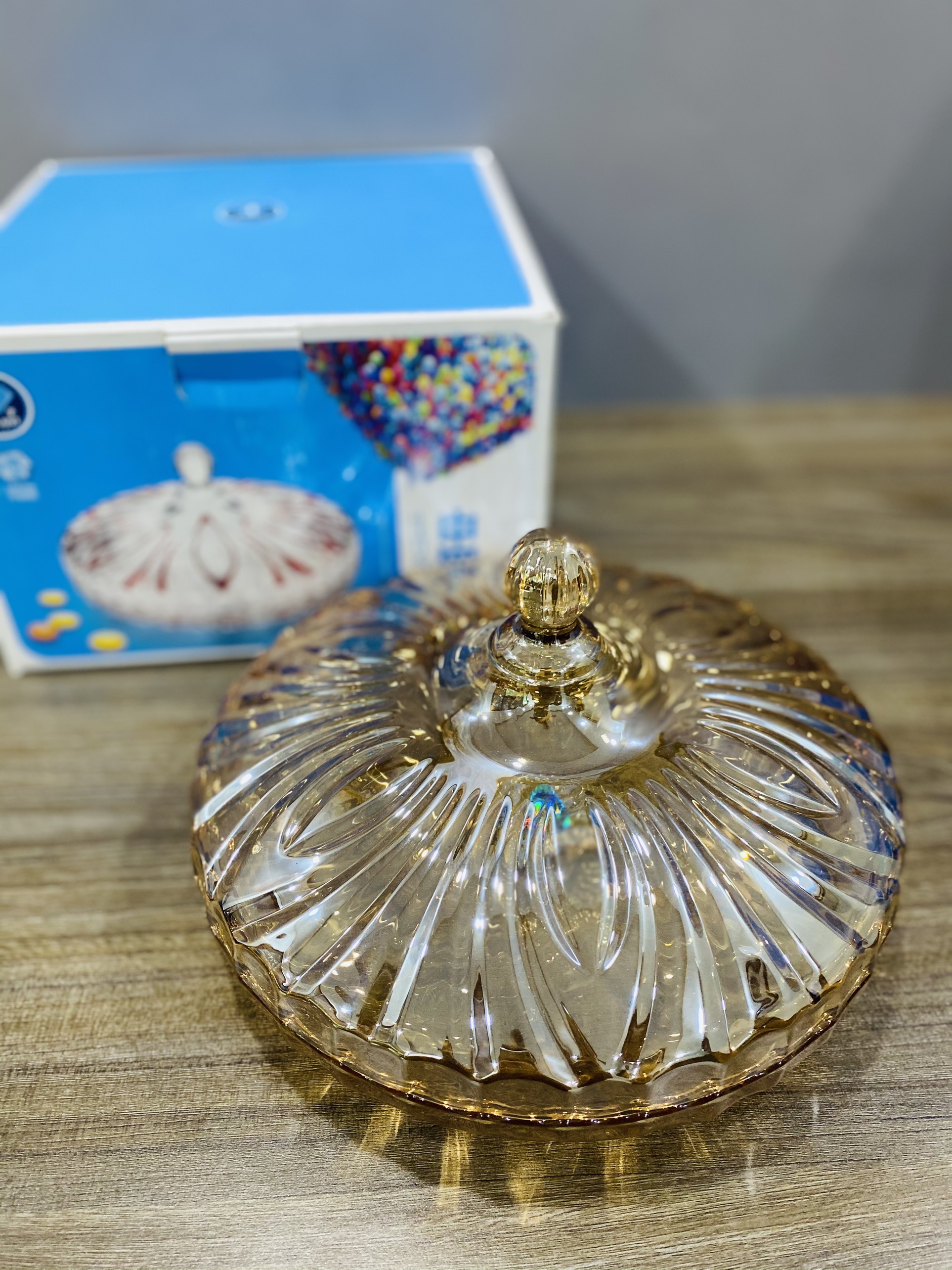 Khay Đựng Mứt Thuỷ Tinh Chia Ngăn Hoạ Tiết Đuôi Cong Ánh Vàng Cao Cấp