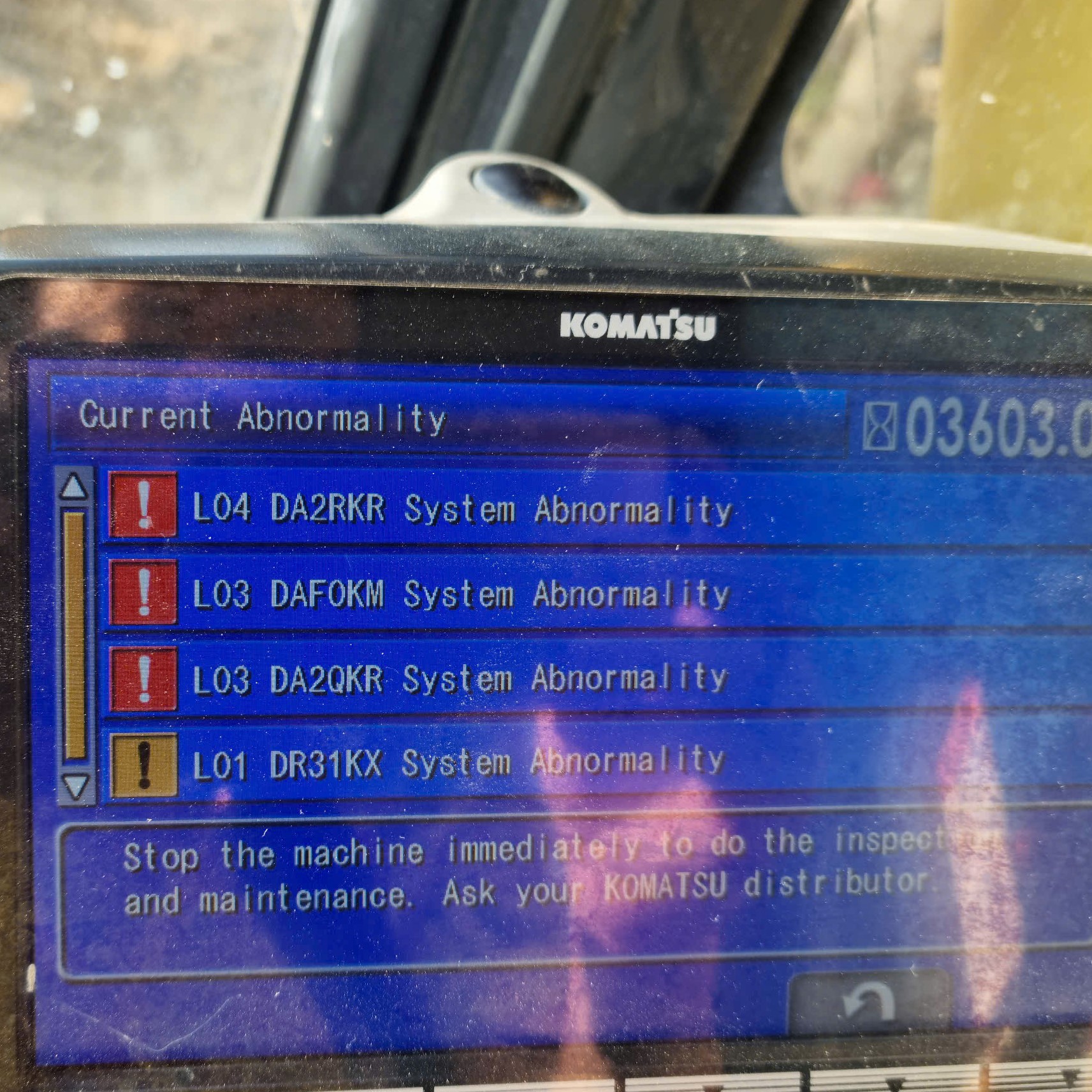 Lỗi L04 DA2RKR và L04 DB2RKR Komatsu PC200-10 PC200-11