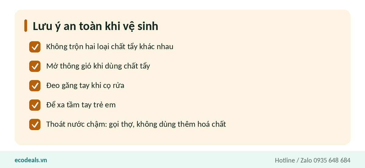 Lưu ý an toàn khi vệ sinh nhà vệ sinh văn phòng: không trộn chất tẩy, thông gió, găng tay và để xa tầm tay trẻ em