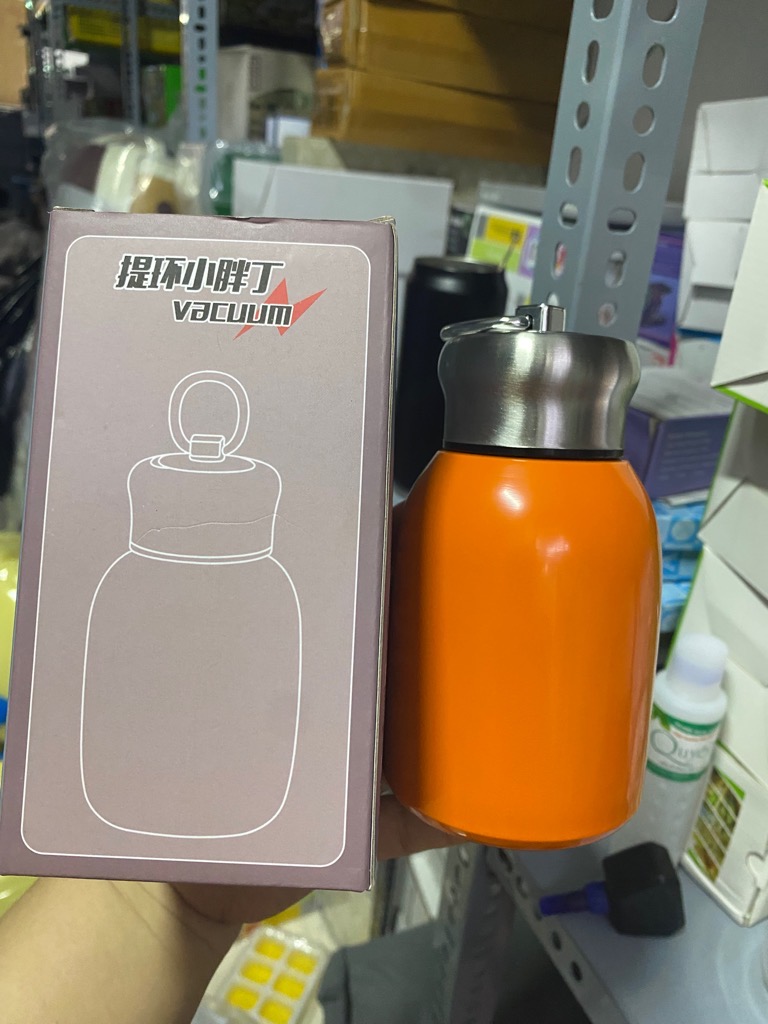 Bình đựng nước giữ nhiệt mini 300ml- CHỈ CÒN MÀU CAM inox nắp có móc khóa xách tay hiện đại, nhỏ gọn cho bé / cà phê, trà
