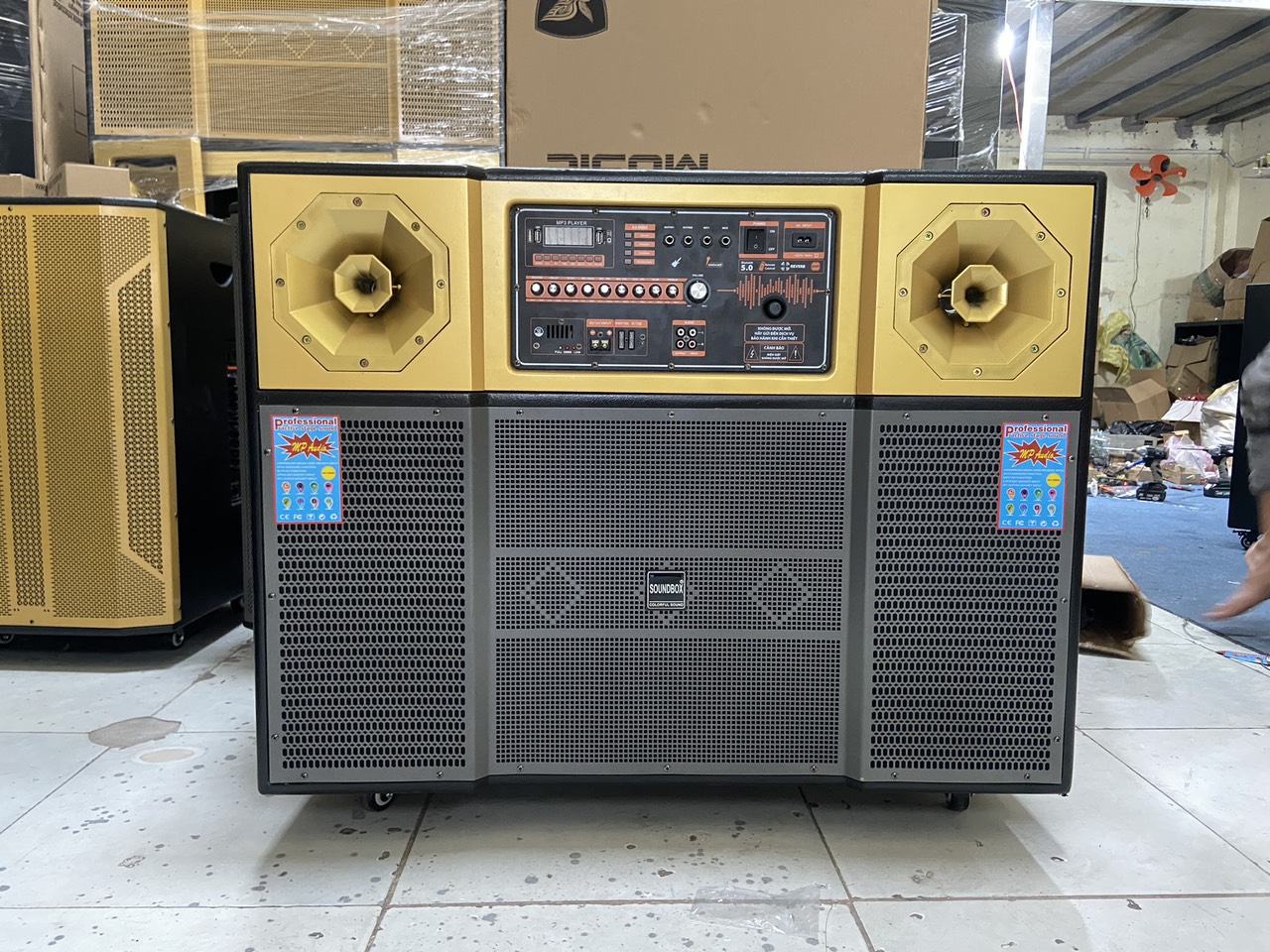 Thiết Kế và Cấu Hình của Loa Kẹo Kéo Soundbox