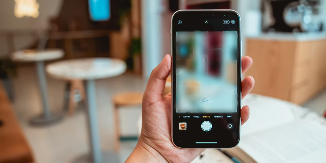 Cách khắc phục camera iPhone bị mờ