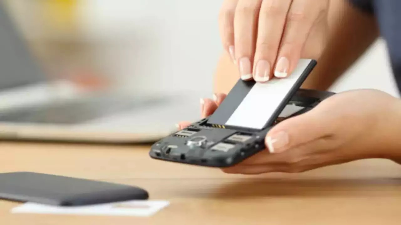 Điện thoại có pin rời liệu có nên không vào năm 2023?