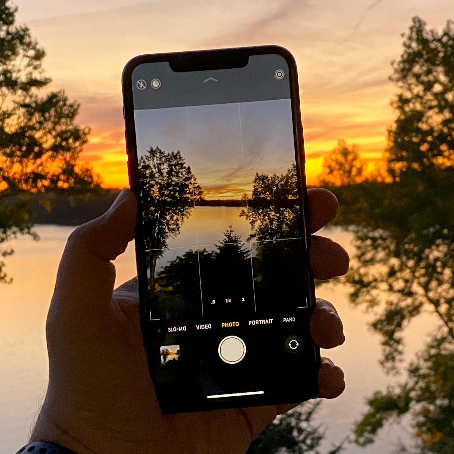 Camera kép 12MP, chụp ảnh đẹp và quay video 4K