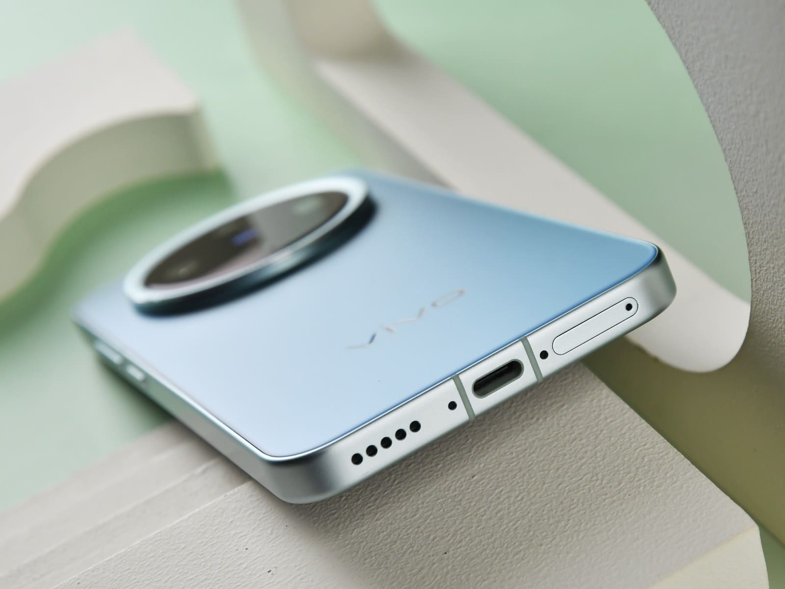 Đánh giá thời lượng pin 5.700 mAh sau 6 tháng: Sự thật về công nghệ Silicon-Carbon