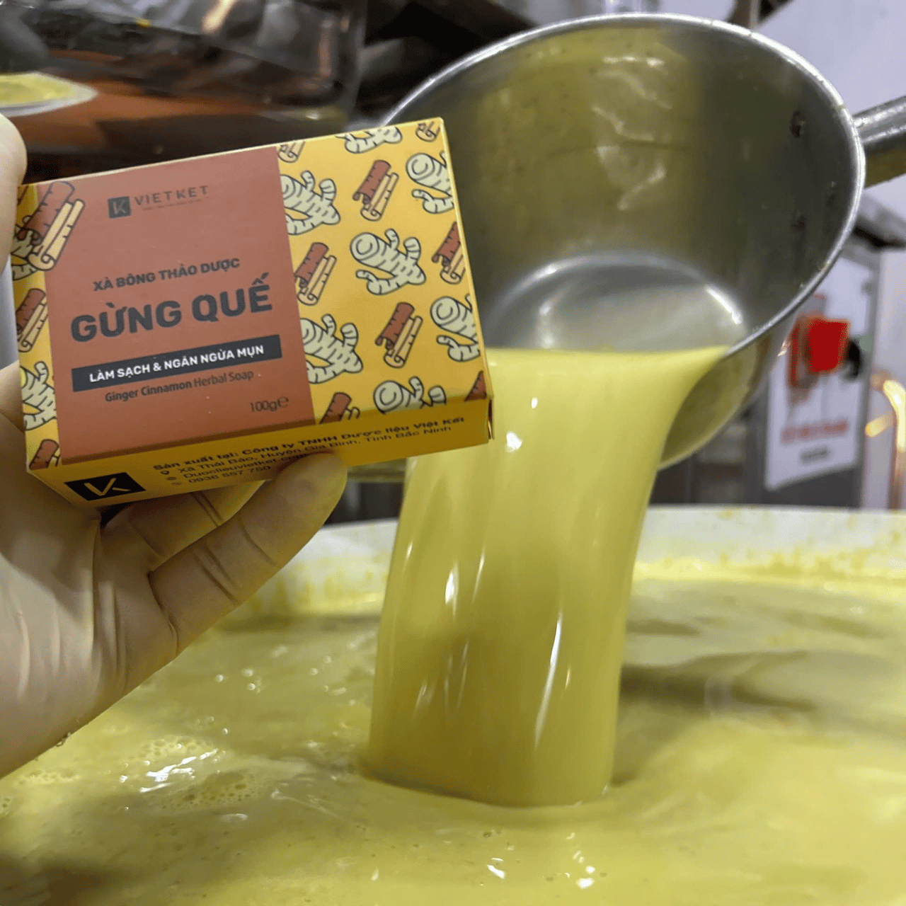 VIETKET - Xà Bông Tắm Thảo Dược Gừng Quế VIETKET 100g