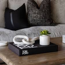 10 cuốn Coffee Table Book về thời trang giúp nâng tầm không gian sống