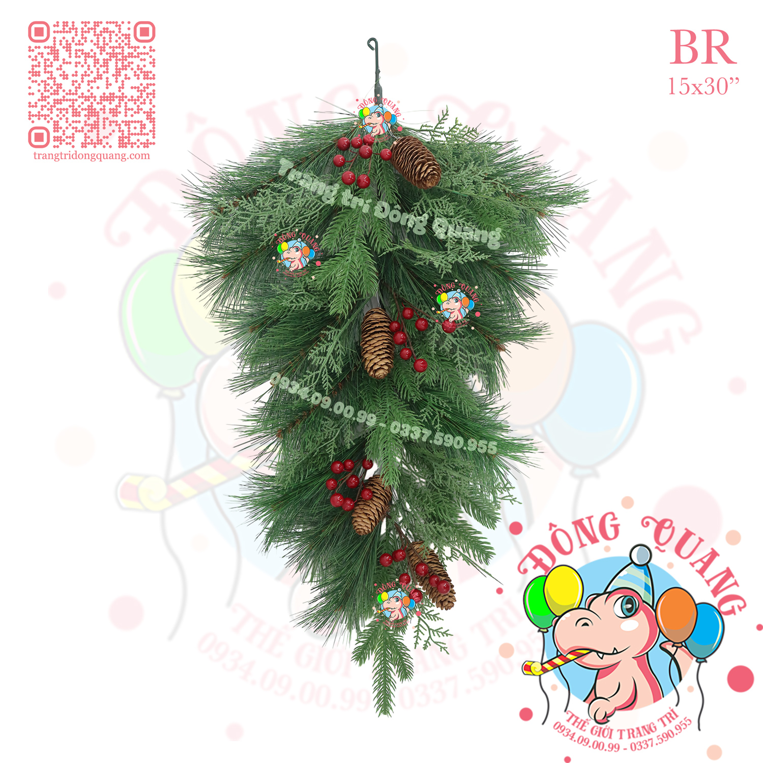 Nhánh lá gắn trái thông, trái đỏ