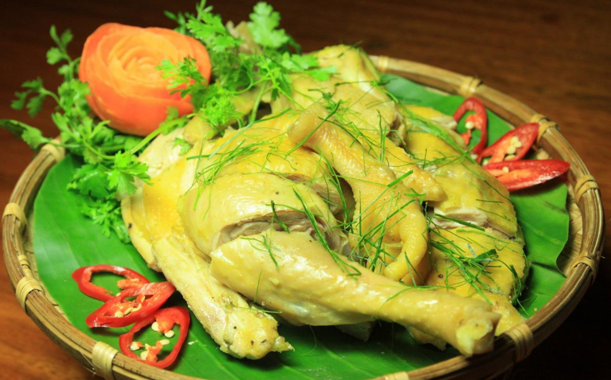 Cách hấp gà bằng nồi cơm điện món ai cũng thích