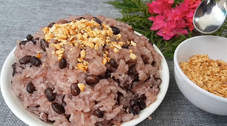 Cách nấu xôi đậu đen bằng nồi cơm điện chuẩn vị