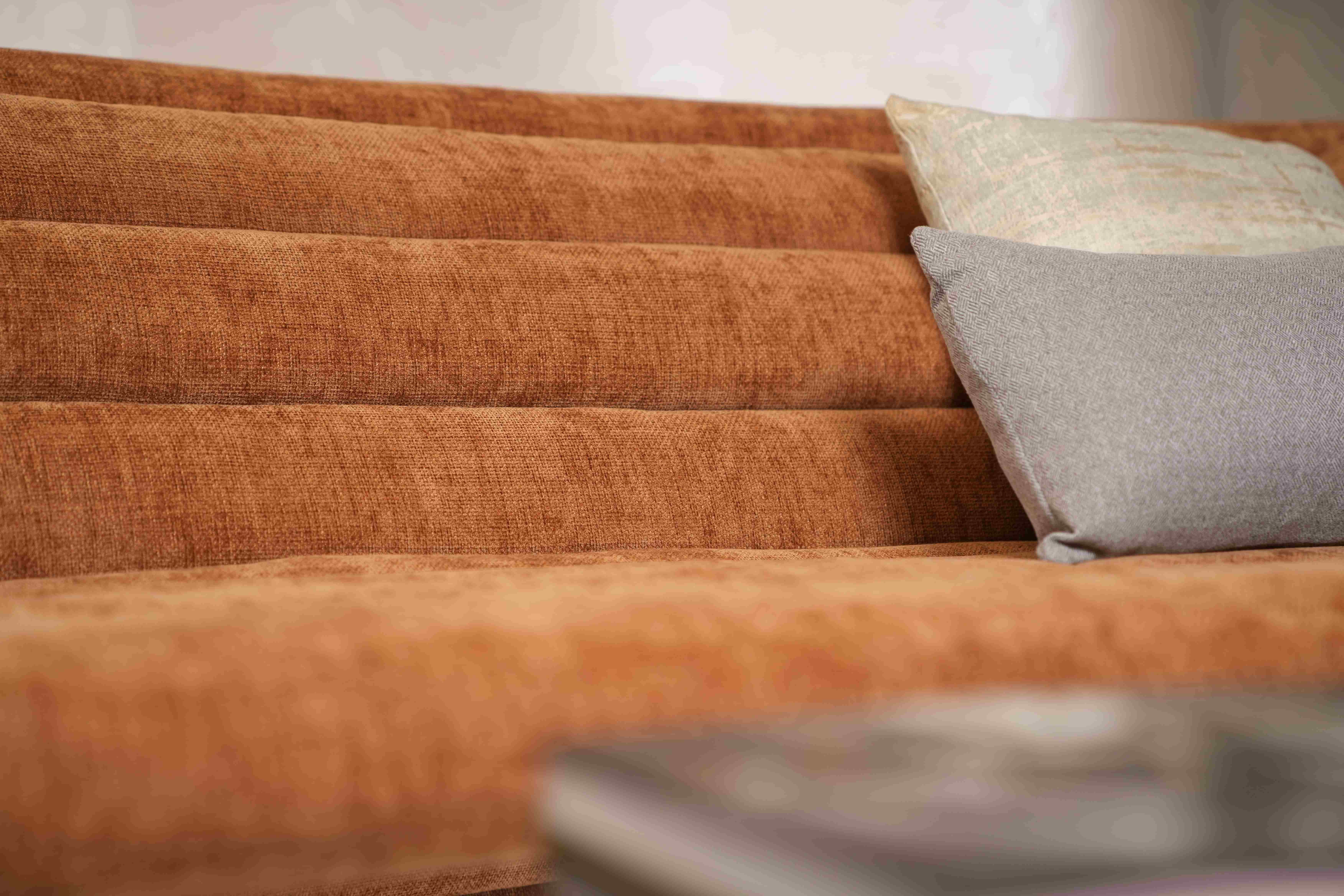 Chi tiết sofa vải Caleb