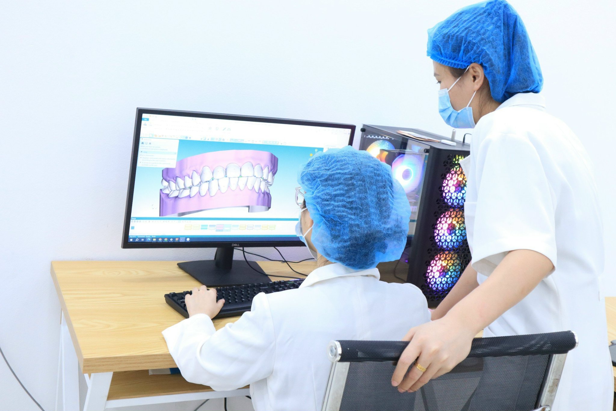 Phòng khám nha khoa tại Cẩm Phả điều trị thành công 15 ca chỉnh nha với khay trong suốt sau chuyển giao công nghệ cùng SingapoDent