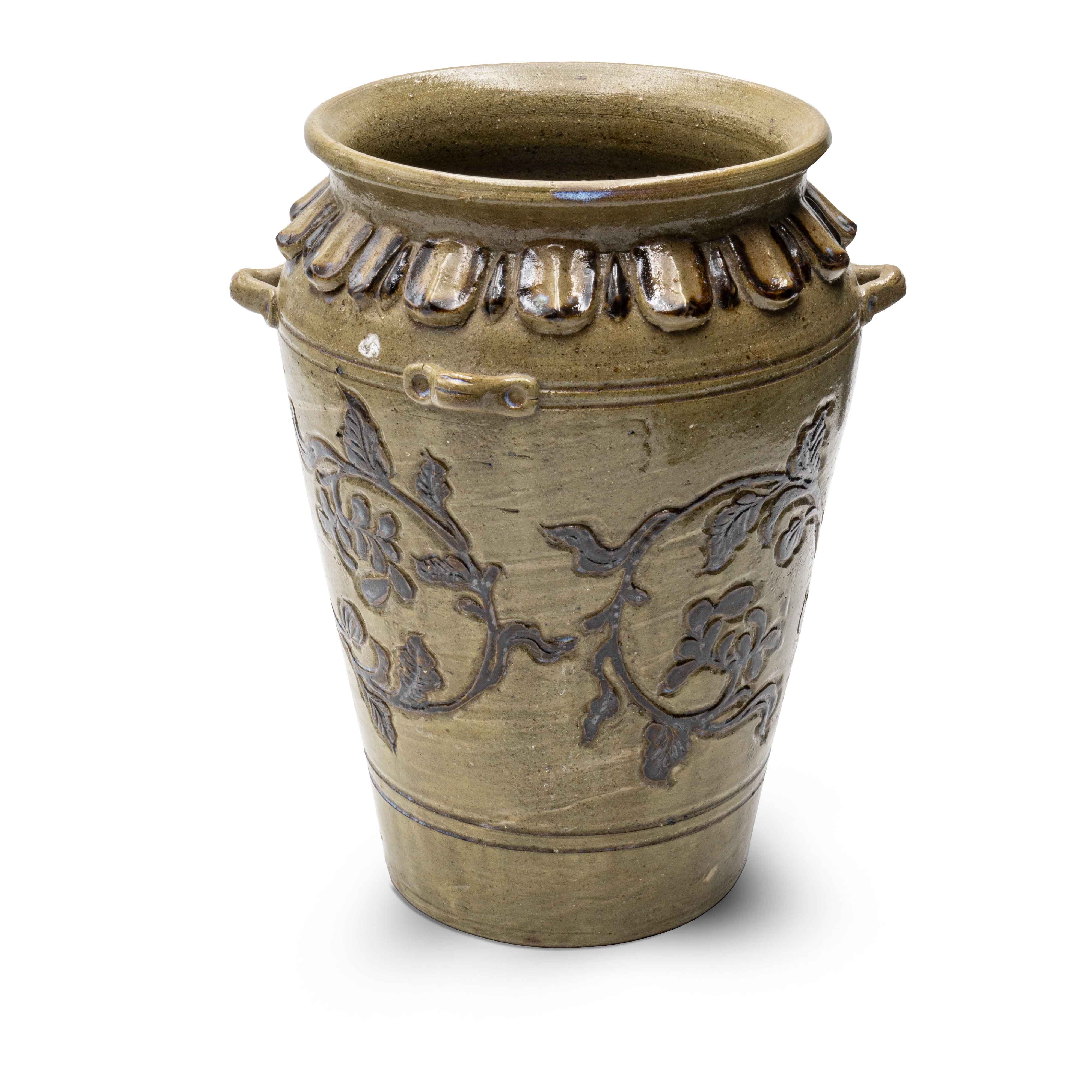 Thạp Họa Tiết Dây Leo