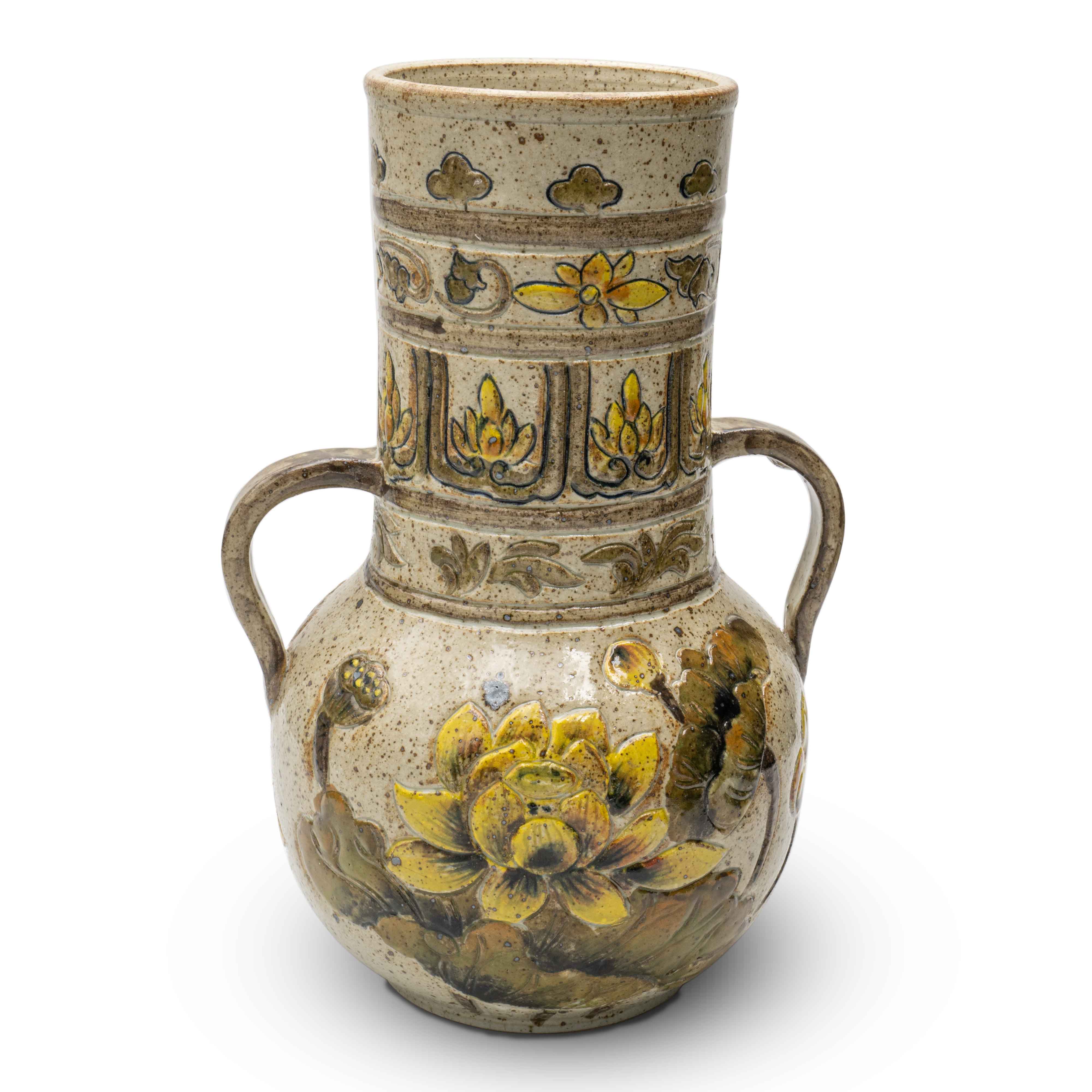 Bình gốm men tiêu có tai hoa sen vàng 2