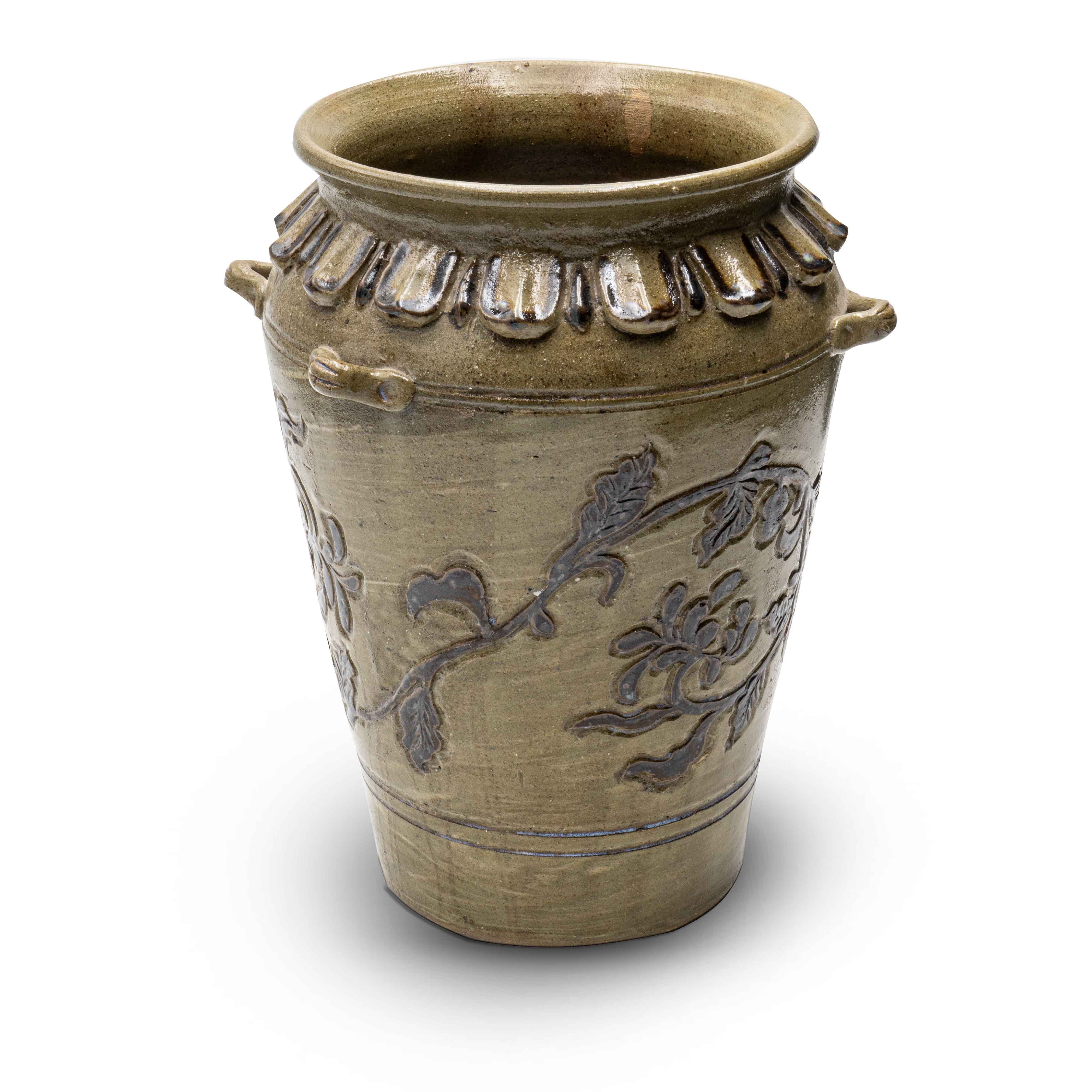 Thạp Họa Tiết Dây Leo