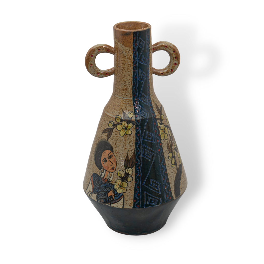 Bình Phứ Cầu Cô Gái H'Mông