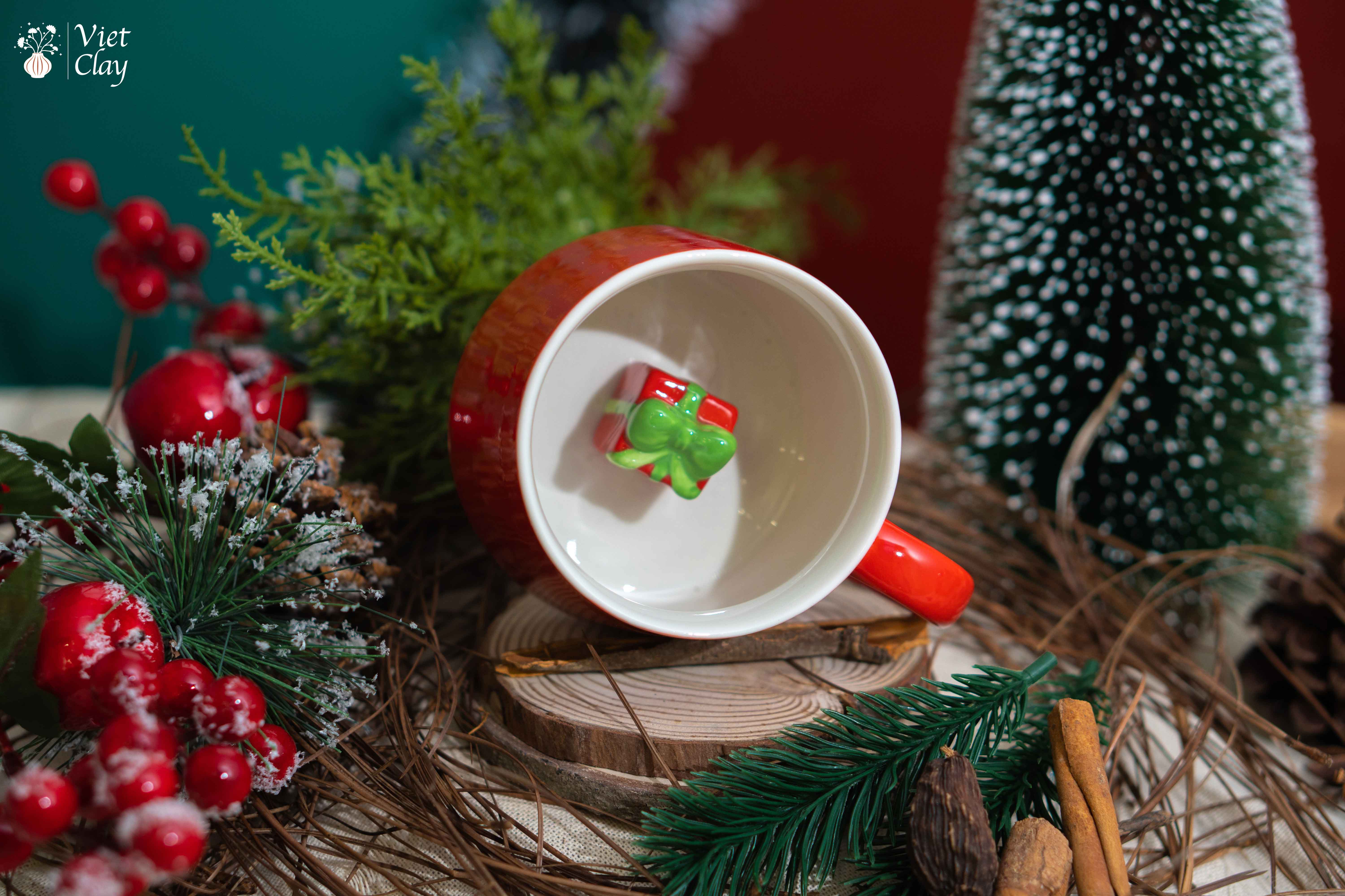 Cốc Sứ Món Quà Noel Ẩn Giấu