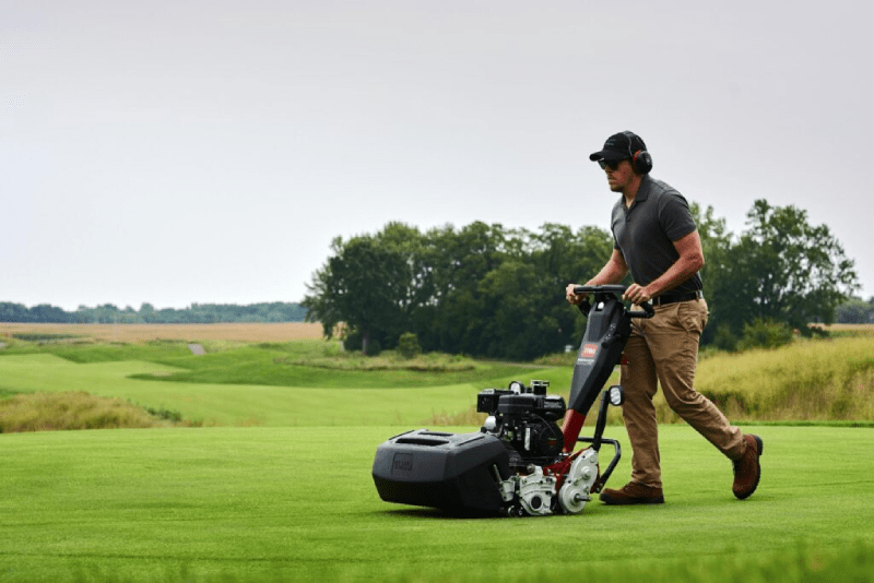 bảo dưỡng cỏ sân golf