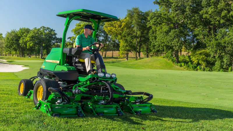 Các loại máy cắt cỏ sân golf