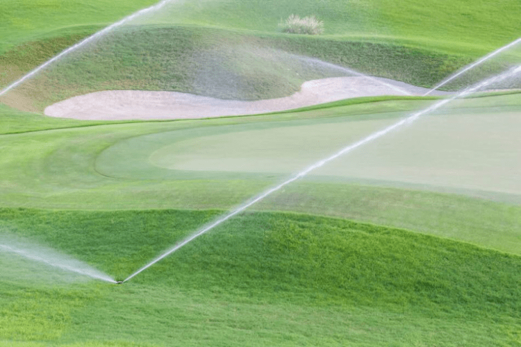 Công nghệ tưới tiêu tiên tiến cho sân golf