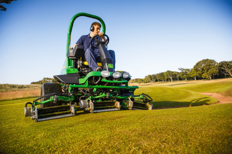 Máy cắt cỏ Fairway cải thiện chất lượng