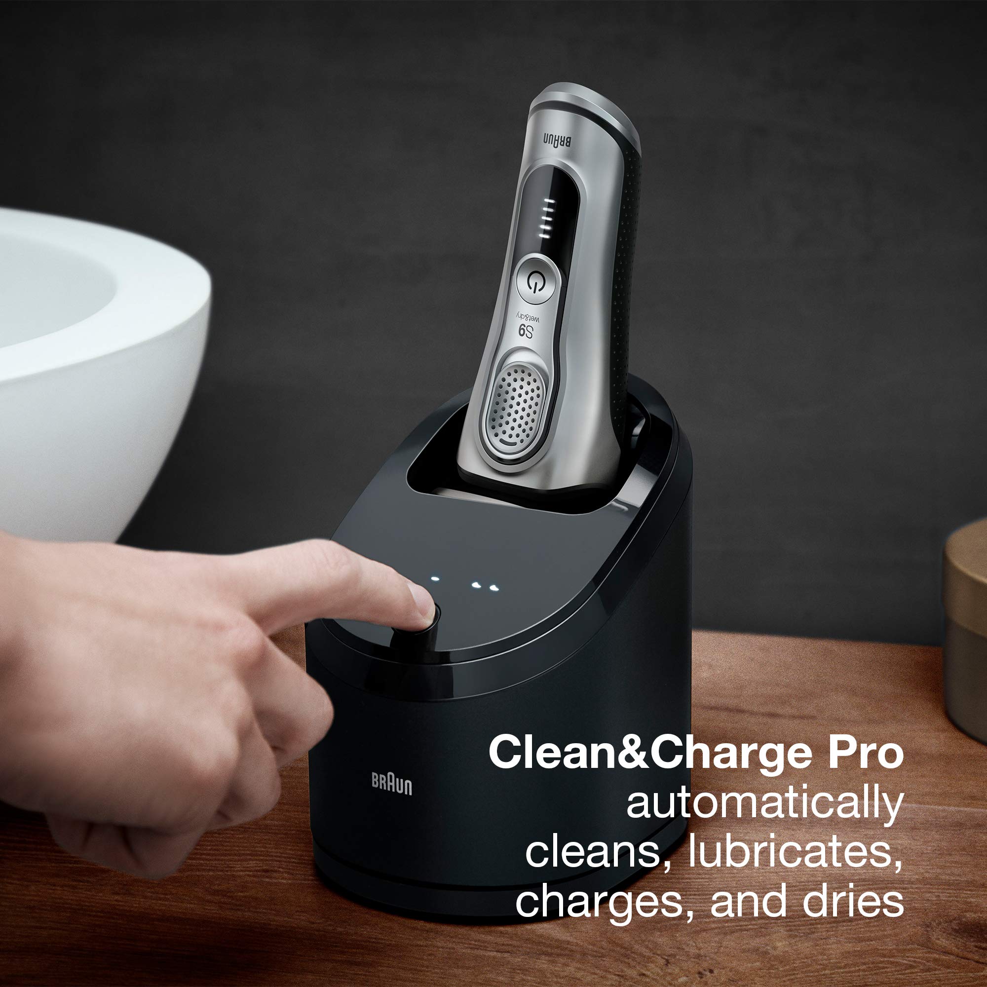 Trạm sạc và rửa tự động Clean and Charge Pro máy cạo râu Braun 9390cc