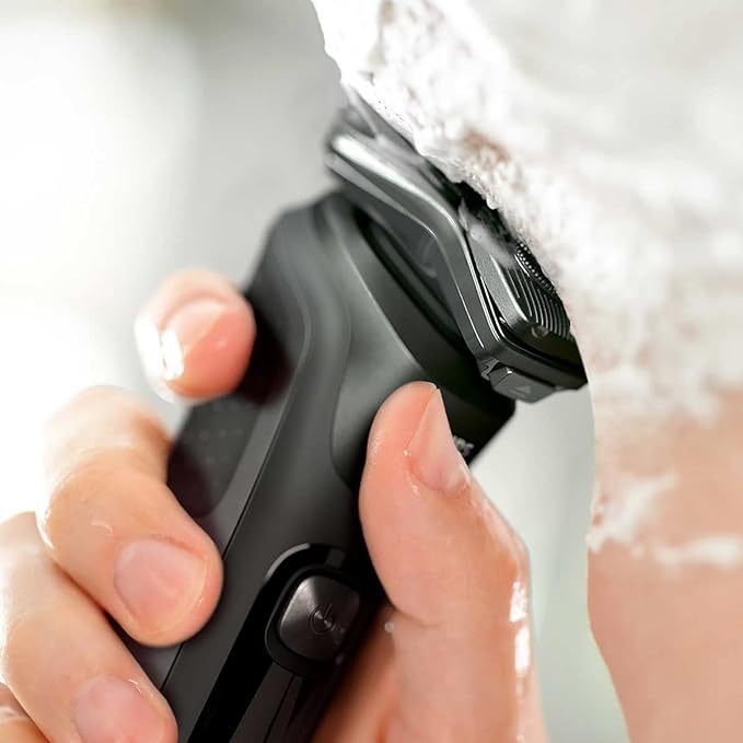 100% Waterproof (Dùng cạo khô và cạo ướt)