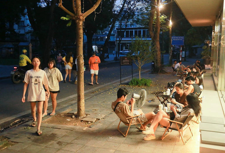 Đi trà sữa từ 4h sáng để 'chữa lành'