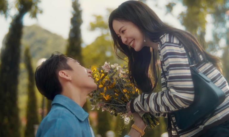 Sơn Tùng và hot girl số 1 Thái Lan gây sốt