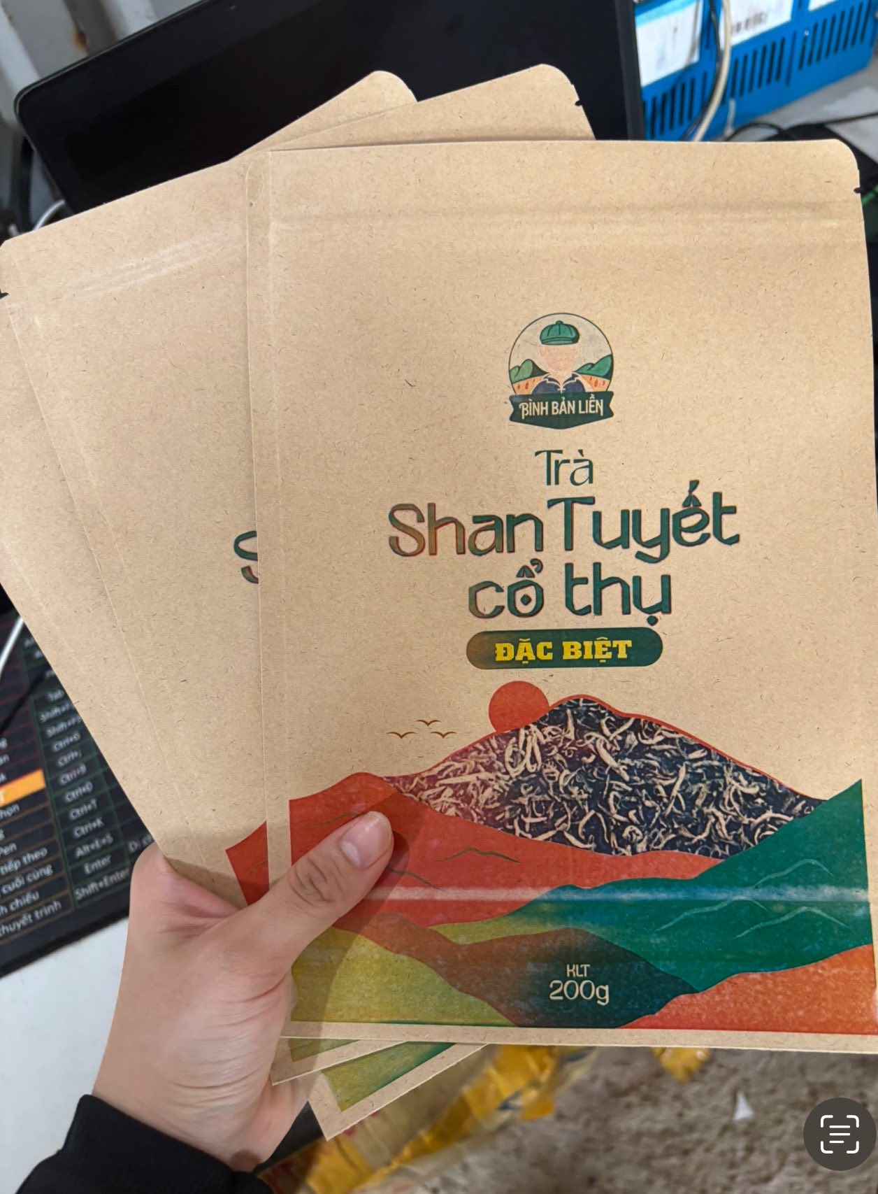 Túi giấy Kraft và túi zip cửa sổ tràn – Chọn cái đẹp hay chọn sự bền?