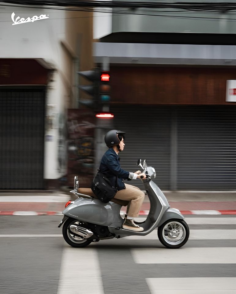 💗Lăn bánh dạo phố. Tận hưởng những ngày hè cùng #Vespa 😊