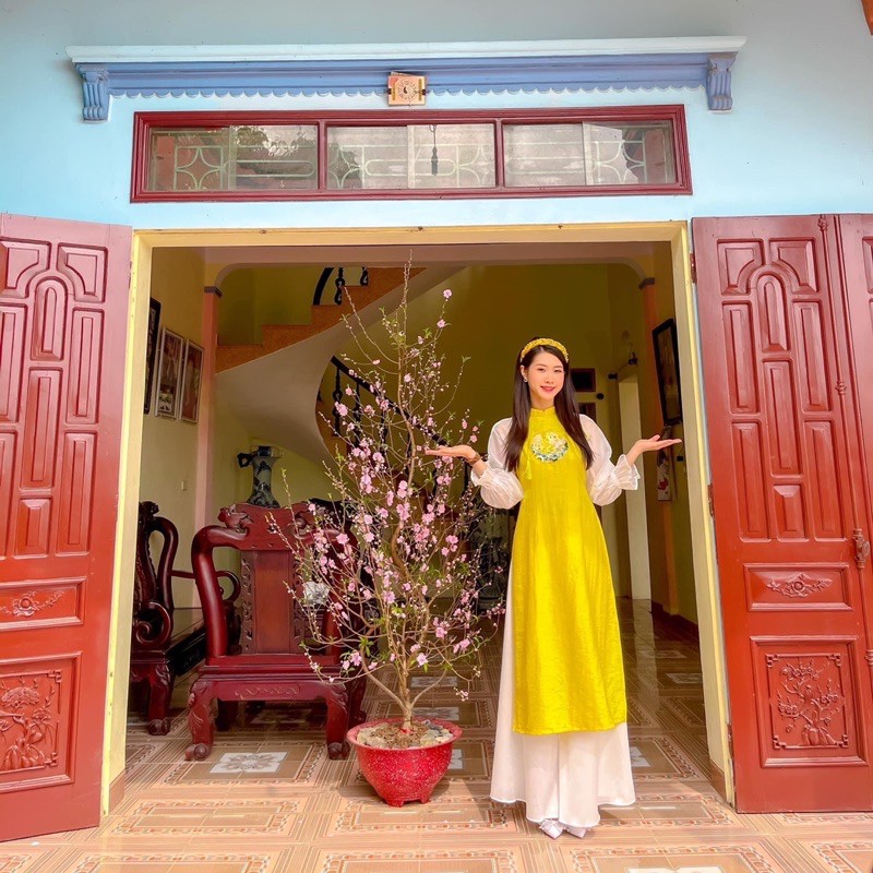 Áo Dài Cách Tân Nữ Lụa Đỏ Vàng Tay Bồng Tơ Nhũ Trắng May Sẵn Dự Tiệc Du Xuân Lễ Tết Đẹp