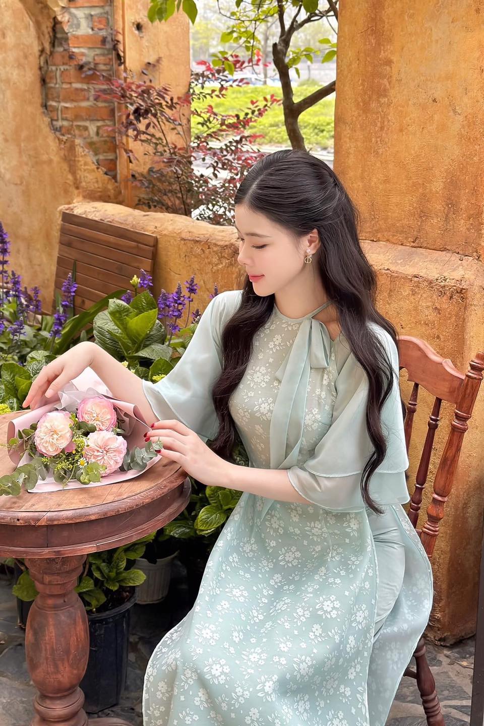 Áo dài cách tân nữ Tú Linh hoa nhí 4 tà CHAANG may sẵn áo dài Lụa tơ cổ nơ dự tiệc cưới lễ tết đẹp ADC809