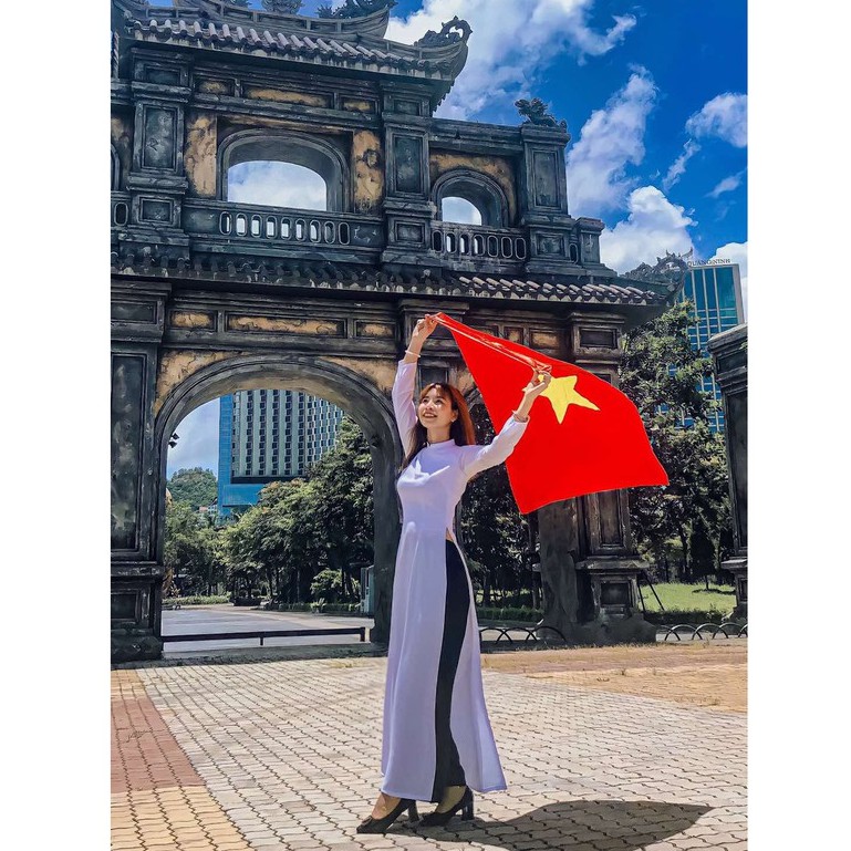 Áo dài trắng đi học nữ học sinh cấp 3 may sẵn truyền thống lụa Mỹ đẹp màu sứ xanh
