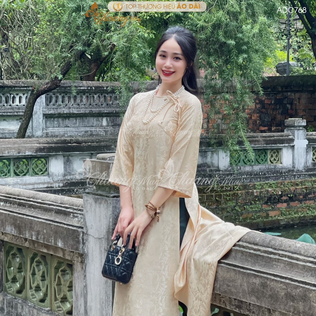 Áo dài gấm be Kem cách tân nữ dáng suông xưa Chaang may sẵn áo dài xuông đính nơ bầu dự tiệc cưới hỏi lễ tết đẹp ADC768