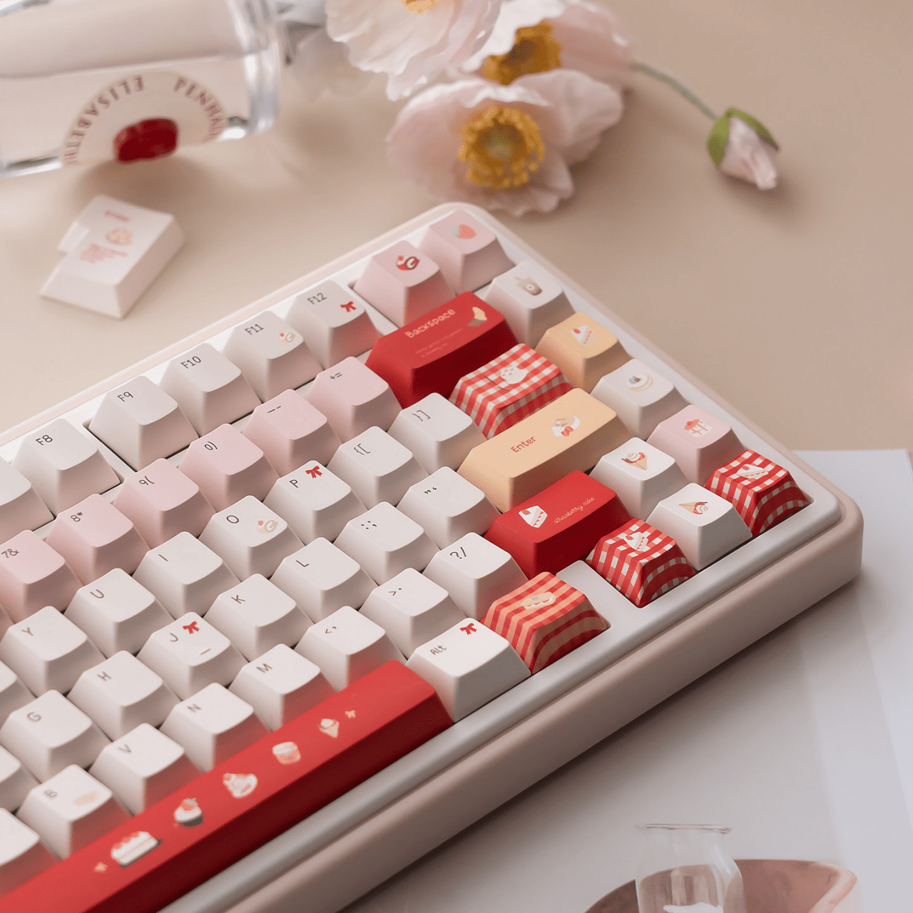 Chi tiết keycap PBT Strawberry Dessert