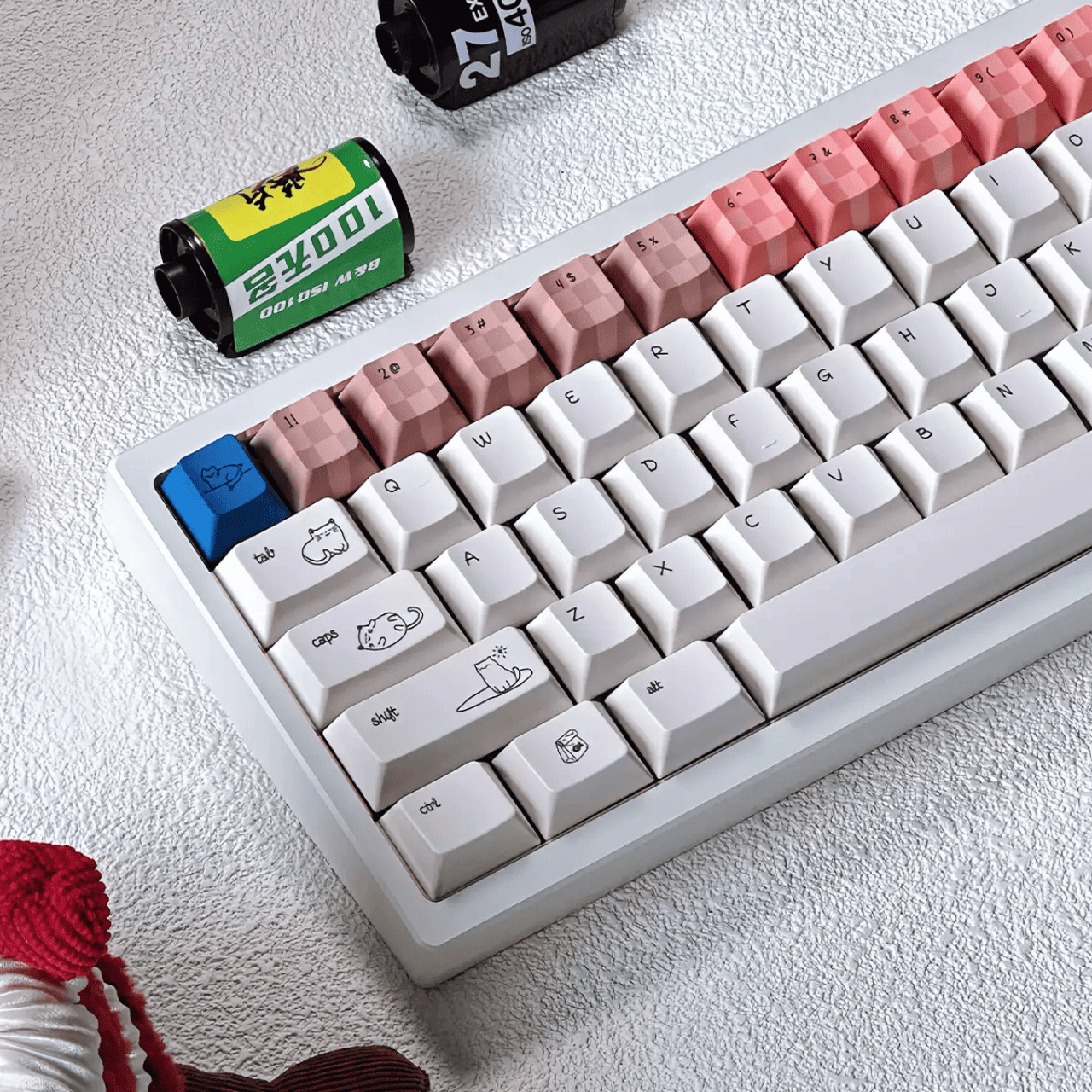 Keycap Ure Cat Mew nhìn từ góc chéo