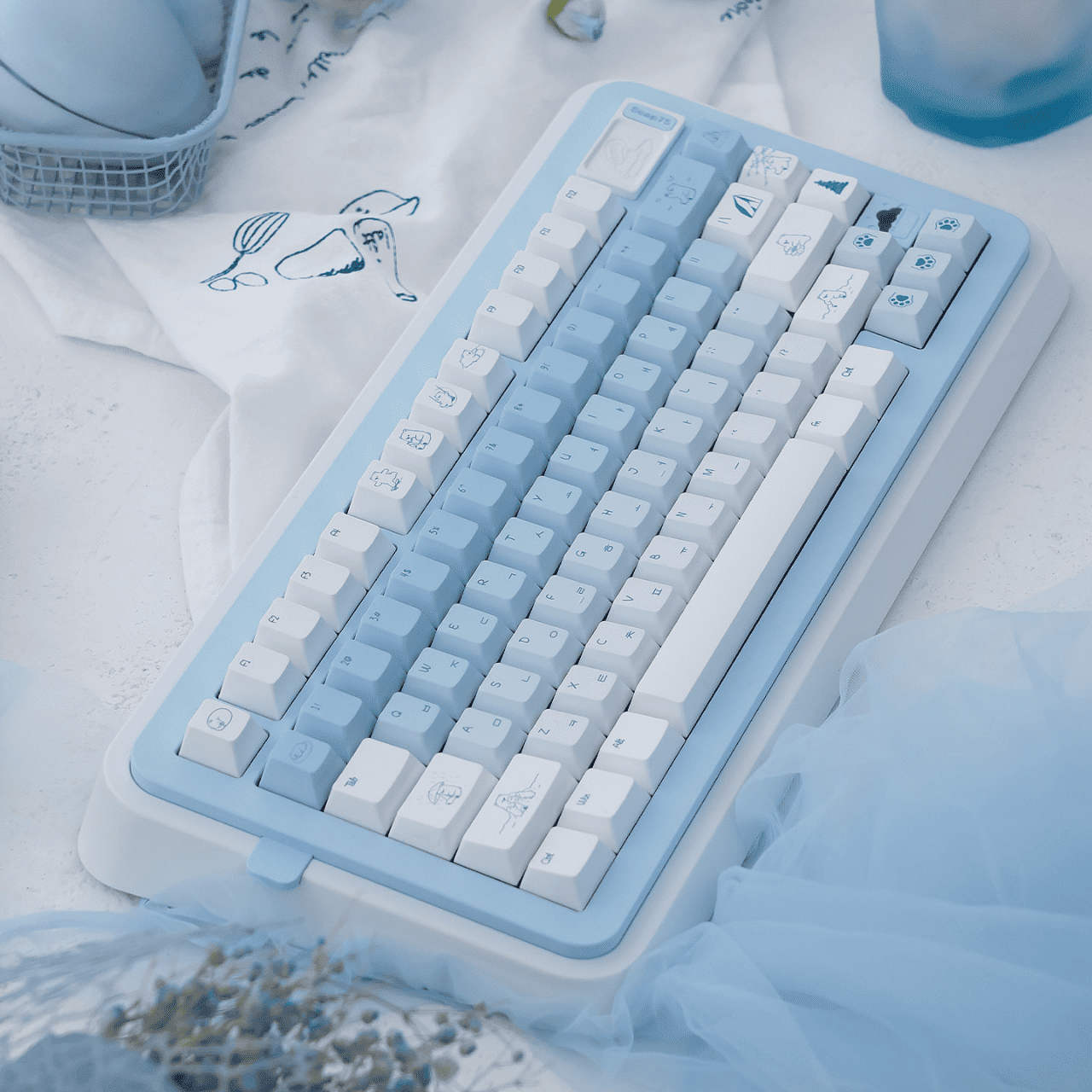 Phối màu trắng xanh của bộ keycap Ure Polar Bear