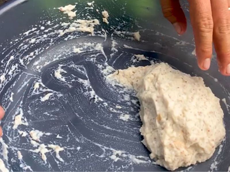 Cách làm mồi câu cá rô phi cám tanh và bánh mì